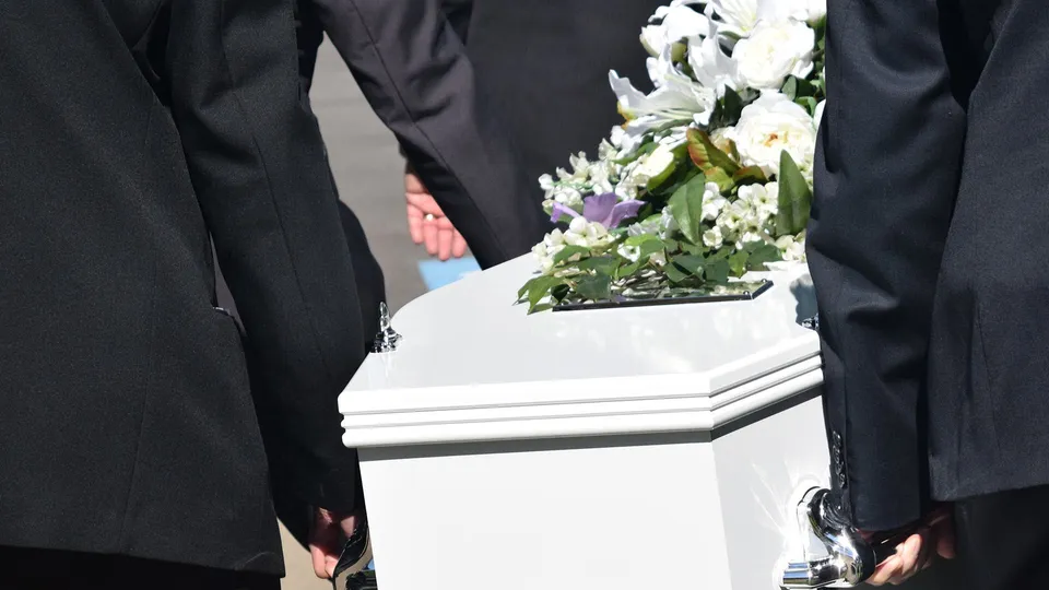Comment choisir les pompes funèbres qui organisent des obsèques pas chères ?
